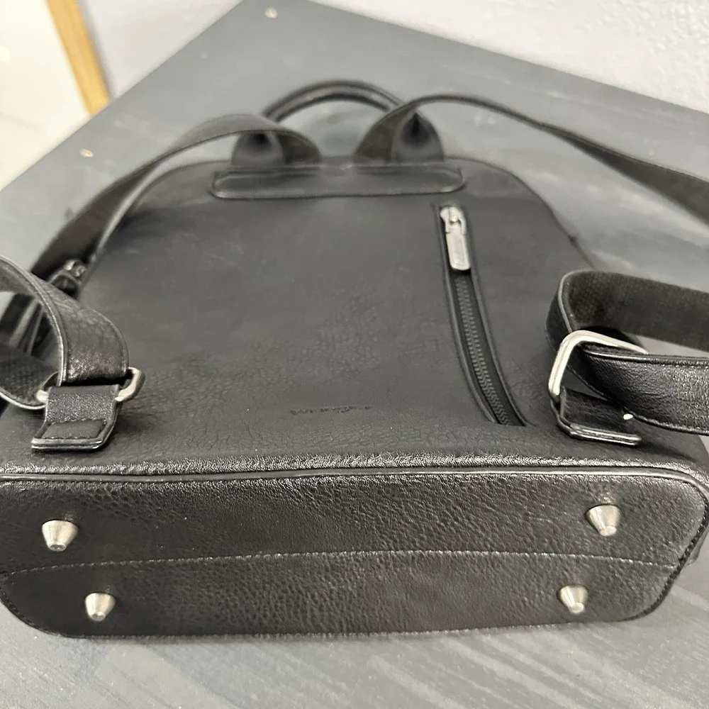 Wrangler Classic Dome Zippered Backpack Black‎ 11x11 EUC